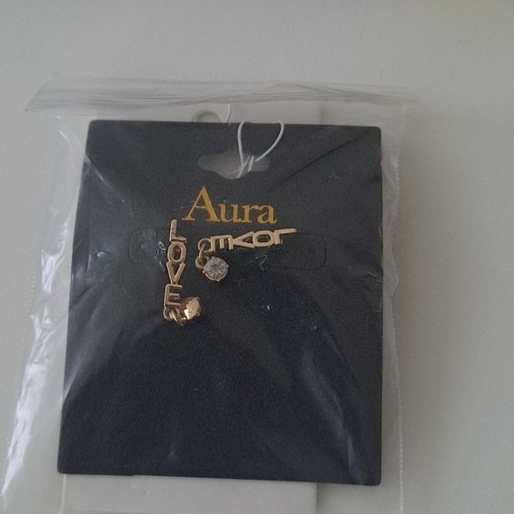 Bundle: Jumpsuit, shirt, bag, necklace and earring. - Picture 12 of 13